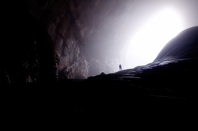 cave-1835825_640